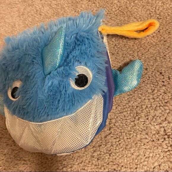 Make Believe Ideas Shark Puppet book NWOT - Picture 3 of 7